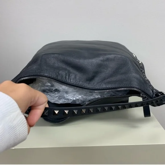 Valentino Garavani black leather Studded tote bag - Picture 8 of 9